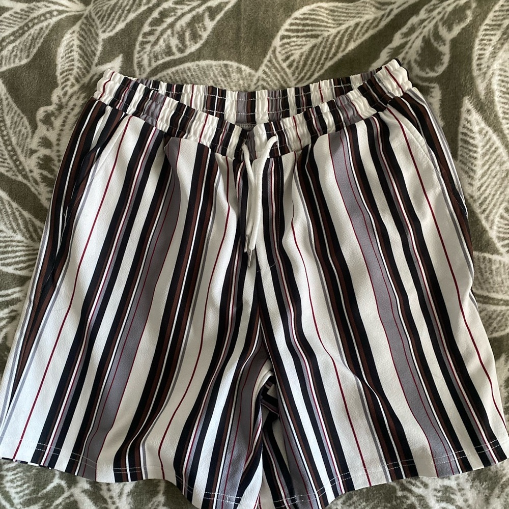 Stripes shorts men’s large